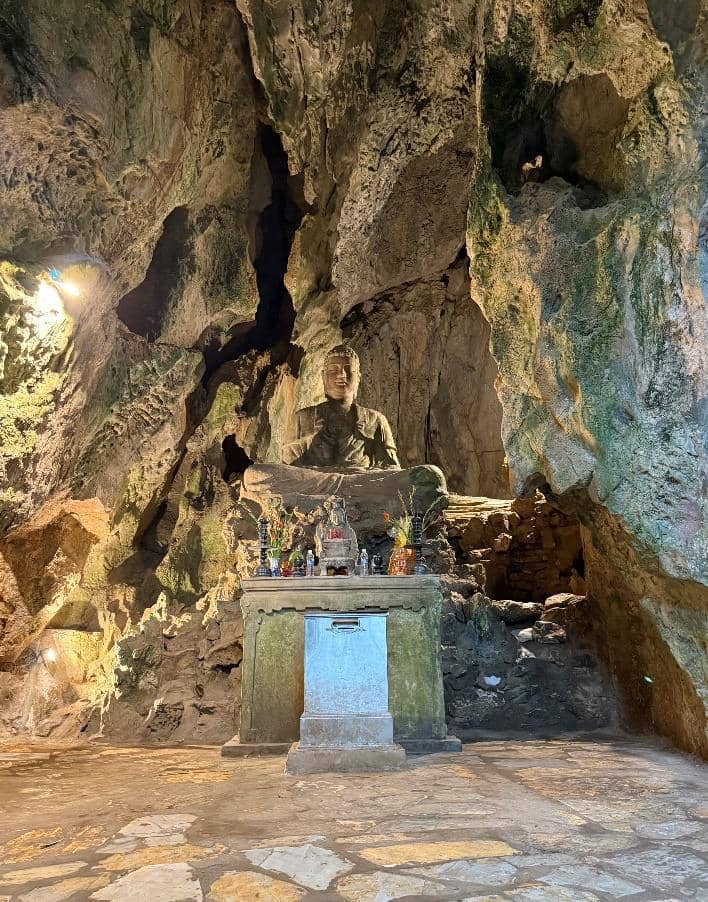 A Buddhist shrine in the Huyen Khong Cave.