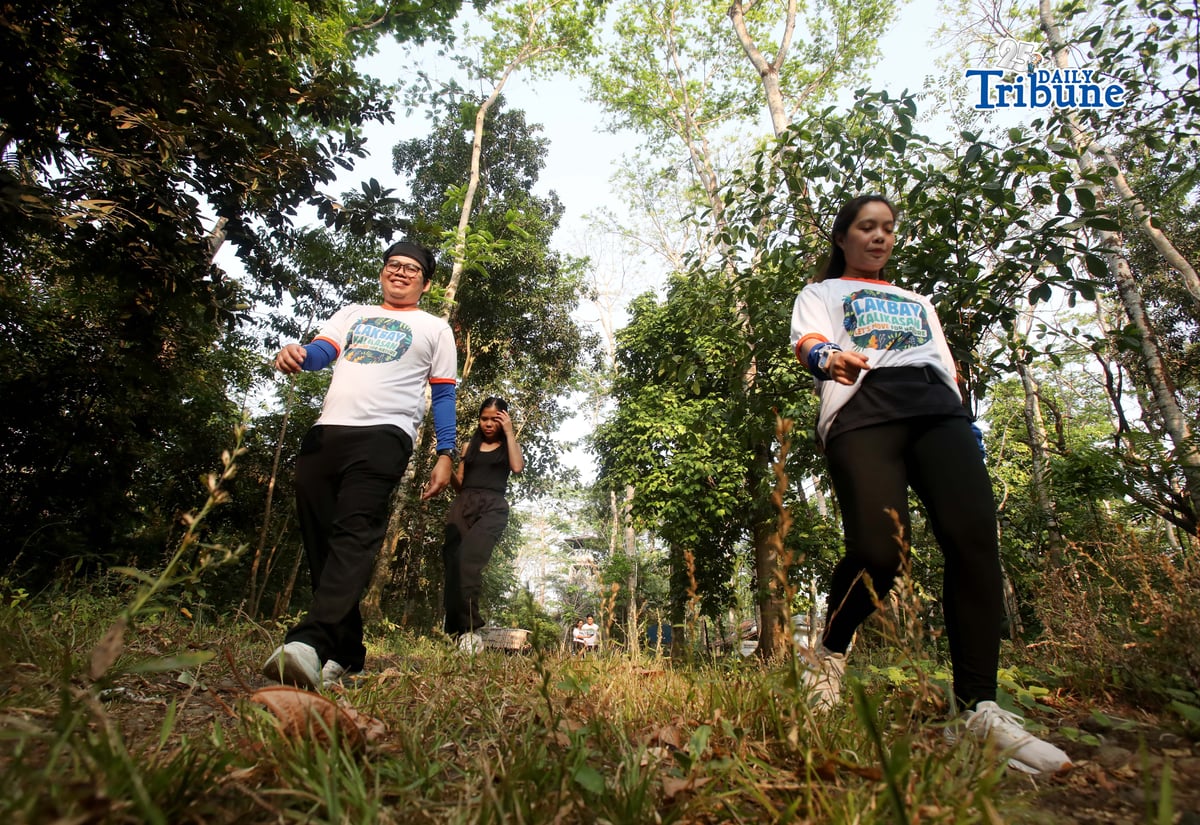 Hundreds of nature lovers joined Lakbay Kalikasan 2026 at La Mesa Nature Reserve on Saturday, 18 April 2026, participating in a nature hike and wellness activities promoting environmental protection and community action. Anchored on the global theme “Our Power, Our Planet,” the event highlighted the impact of collective efforts in caring for the environment during the Manila Water Earth Day celebration. Photo by Analy Labor.