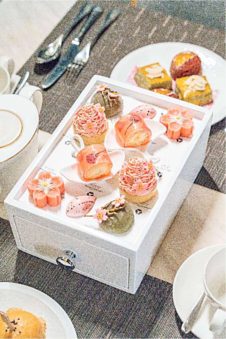PHOTOGRAPHS  COURTESY OF HOTEL OKURA