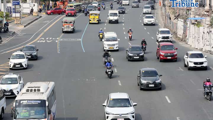 (April 18 2026) Motorist plying freely along Commonwealth Avenue in Quezon City, on Friday April 17 2026. The Metropolitan Manila Development Authority (MMDA) has observed a slight reduction in the number of Vehicles on major roads, as motorists adjust to the continued increase in fuel prices. Photo/Analy Labor