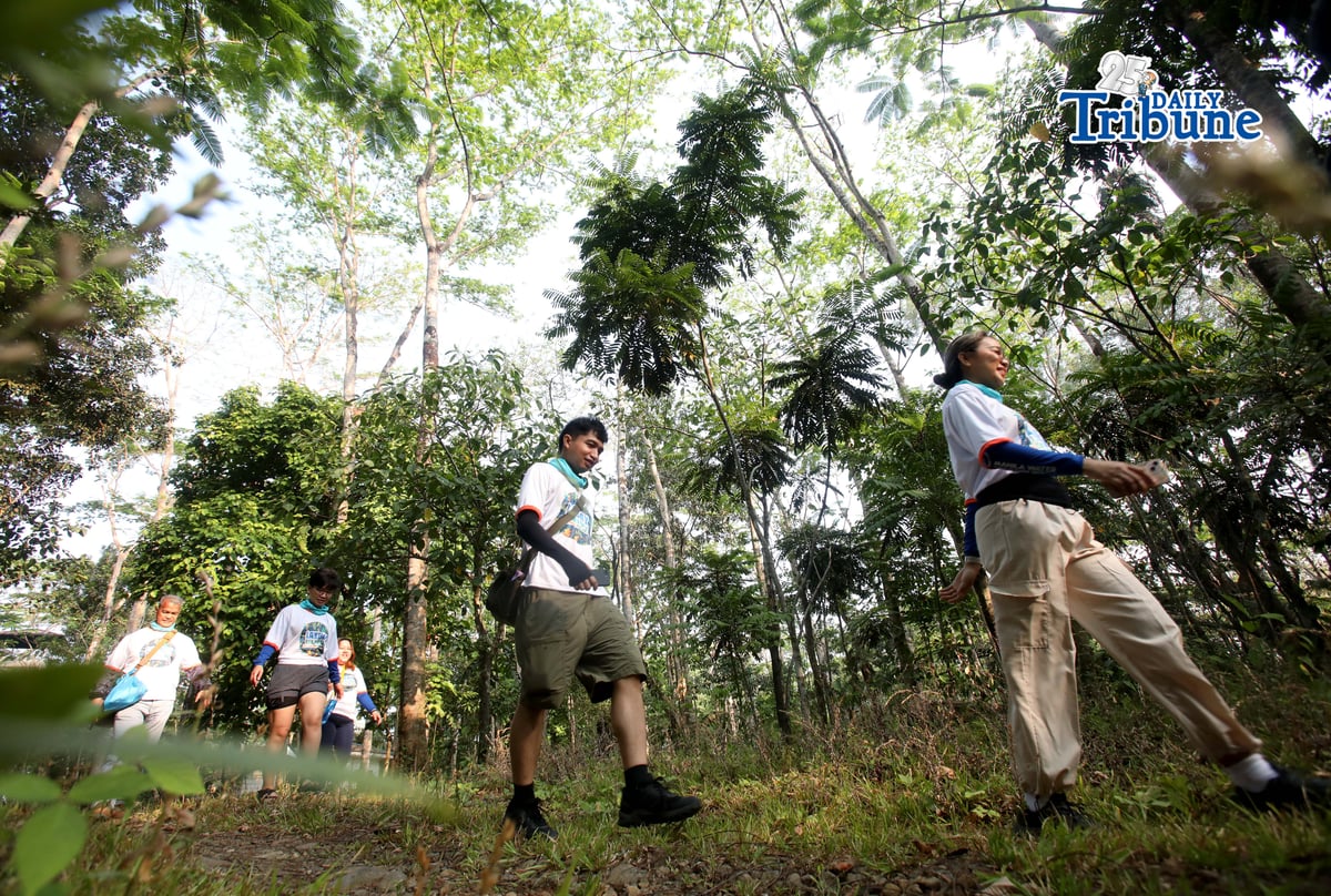 Hundreds of nature lovers joined Lakbay Kalikasan 2026 at La Mesa Nature Reserve on Saturday, 18 April 2026, participating in a nature hike and wellness activities promoting environmental protection and community action. Anchored on the global theme “Our Power, Our Planet,” the event highlighted the impact of collective efforts in caring for the environment during the Manila Water Earth Day celebration. Photo by Analy Labor.