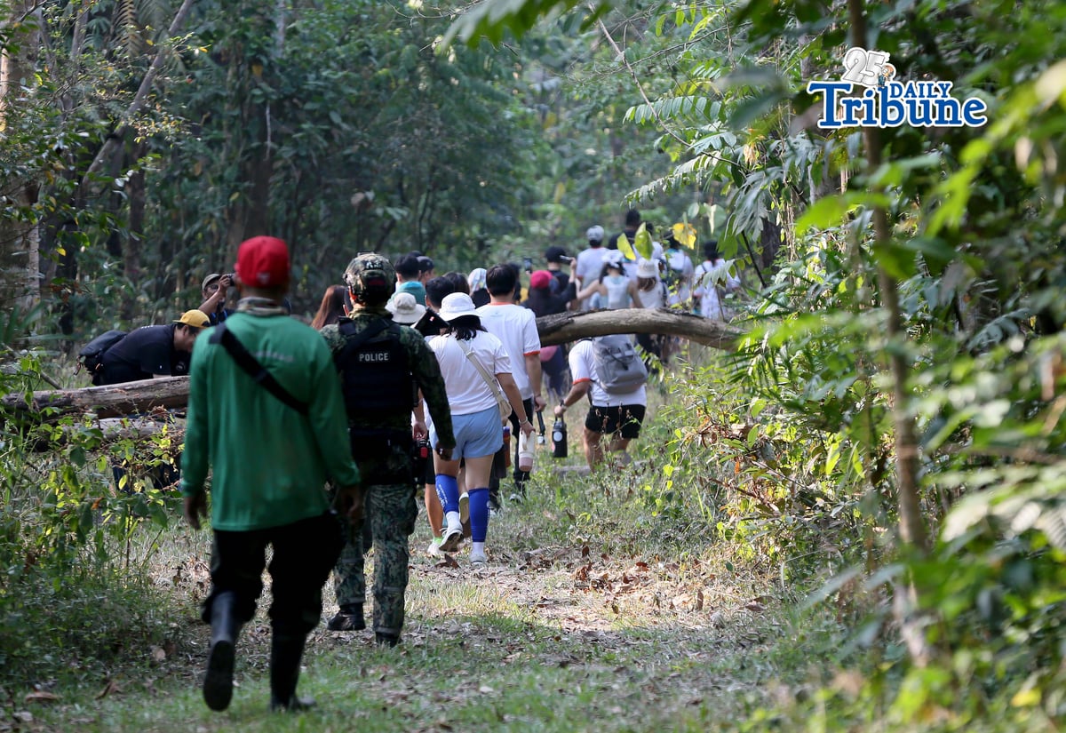 Hundreds of nature lovers joined Lakbay Kalikasan 2026 at La Mesa Nature Reserve on Saturday, 18 April 2026, participating in a nature hike and wellness activities promoting environmental protection and community action. Anchored on the global theme “Our Power, Our Planet,” the event highlighted the impact of collective efforts in caring for the environment during the Manila Water Earth Day celebration. Photo by Analy Labor.