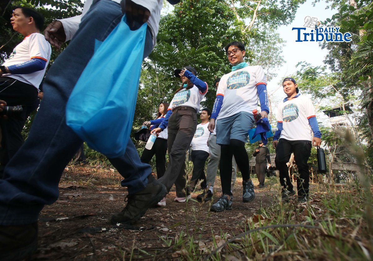 Hundreds of nature lovers joined Lakbay Kalikasan 2026 at La Mesa Nature Reserve on Saturday, 18 April 2026, participating in a nature hike and wellness activities promoting environmental protection and community action. Anchored on the global theme “Our Power, Our Planet,” the event highlighted the impact of collective efforts in caring for the environment during the Manila Water Earth Day celebration. Photo by Analy Labor.