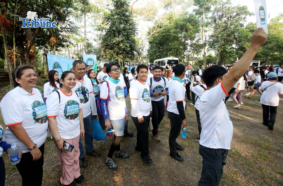 Hundreds of nature lovers joined Lakbay Kalikasan 2026 at La Mesa Nature Reserve on Saturday, 18 April 2026, participating in a nature hike and wellness activities promoting environmental protection and community action. Anchored on the global theme “Our Power, Our Planet,” the event highlighted the impact of collective efforts in caring for the environment during the Manila Water Earth Day celebration. Photo by Analy Labor.