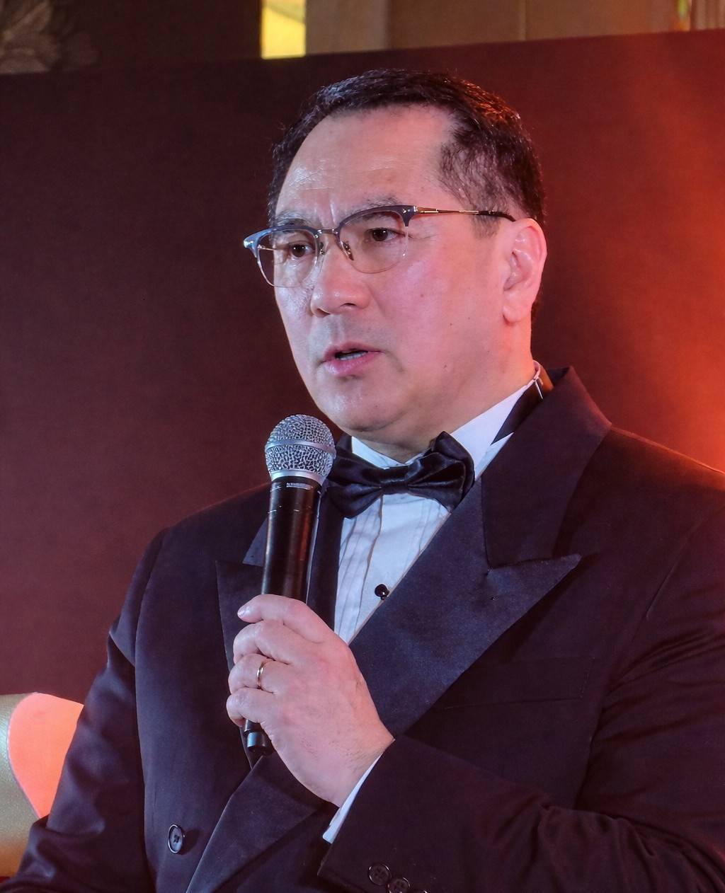 DEAN Nilo Divina delivers his speech during DivinaLaw’s 20th anniversary celebration at Shangri-La The Fort, reflecting on the firm’s growth and guiding principles.