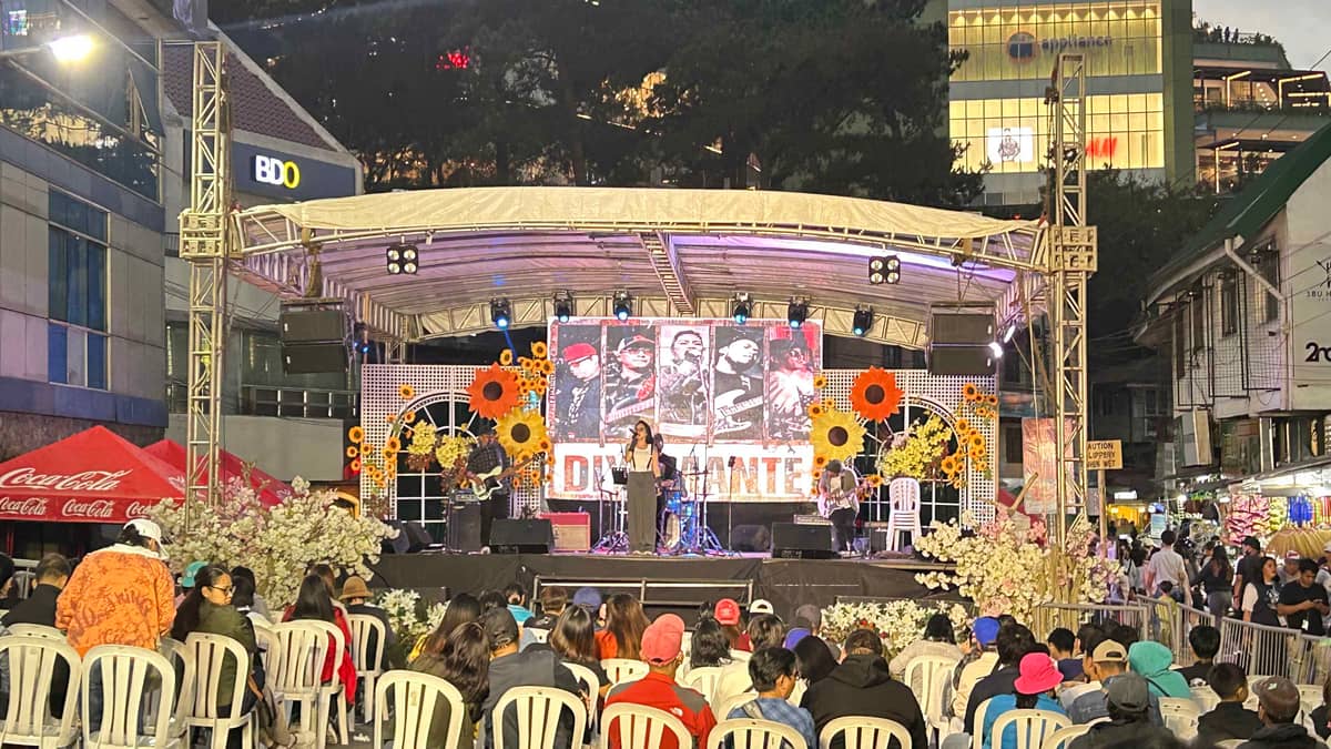 A free concert on Session Road.