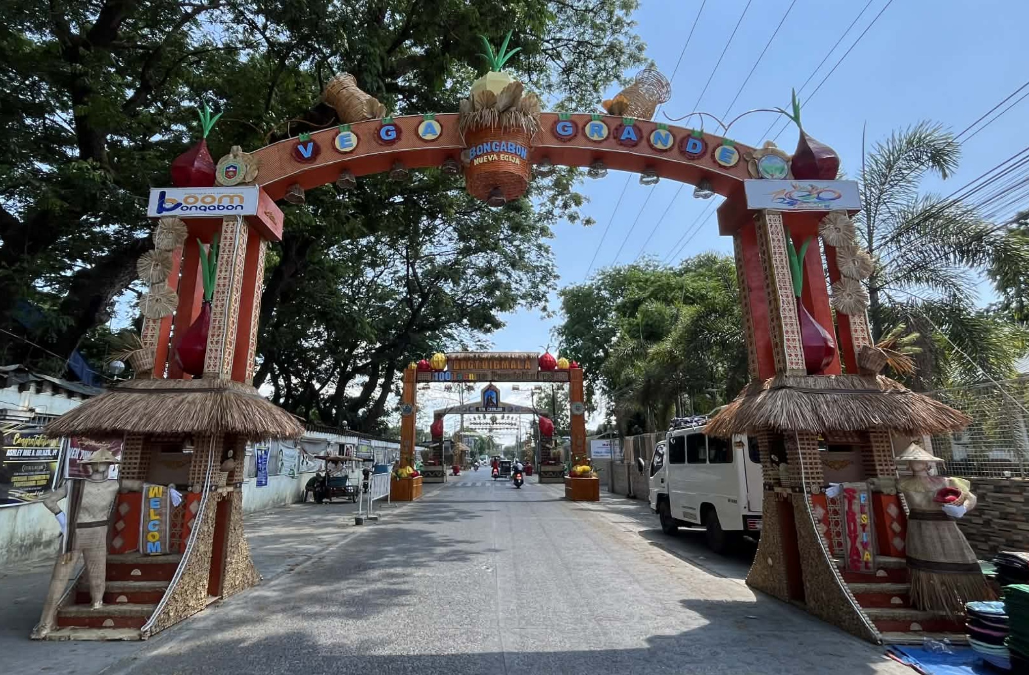 Bongabon’s Sibuyas Festival showcases 
arch-making tradition
