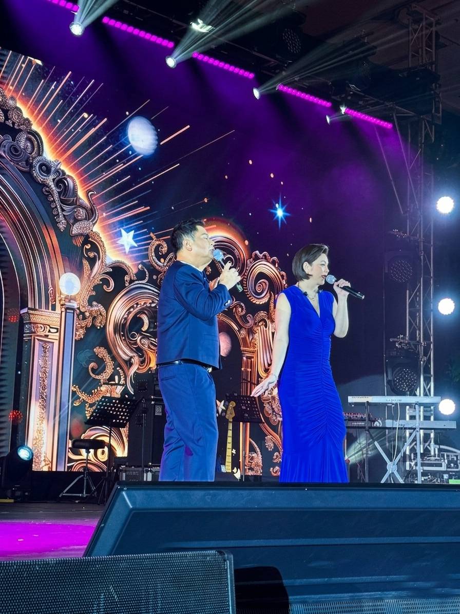 SINGER-SONGwriter OGIE Alcasid (left) and his wife Regine Velasquez-Alcasid deliver a captivating performance during the 20th anniversary celebration of DivinaLaw.