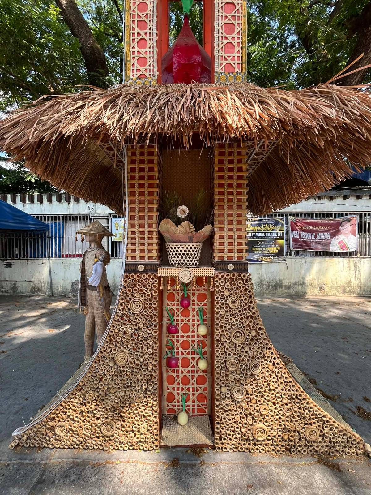 BAMBOO cuts, thatch, and weaving techniques shape Vega Grande’s award-winning design.