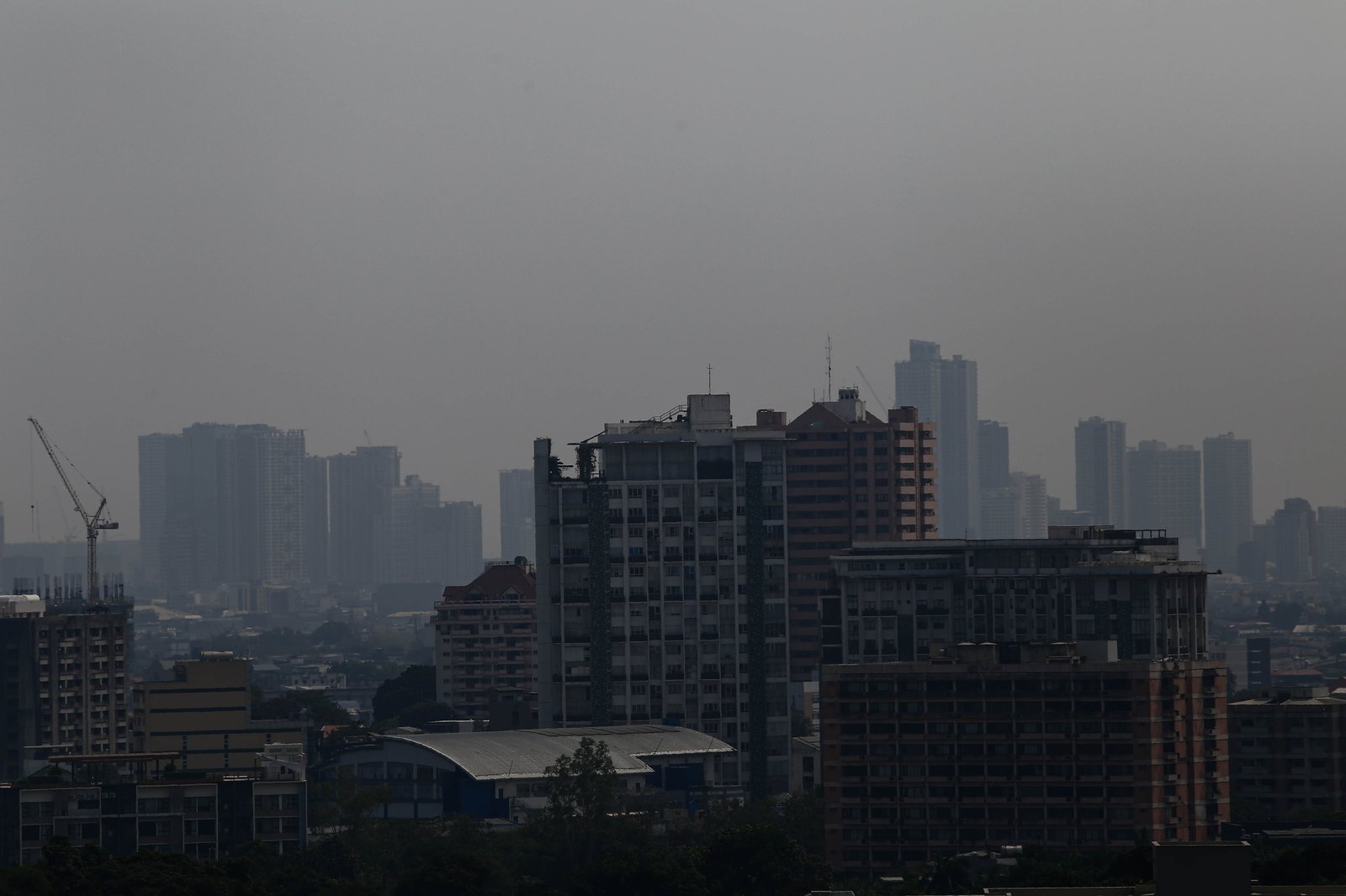 Haze continues to blanket Manila and neighboring cities today, 19 April 2026, as the Air Quality Index (AQI) reaches Moderate to Unhealthy for Sensitive Groups. Residents with respiratory conditions are strongly advised to limit prolonged outdoor activities. According to the DENR-EMB, Metro Manila is experiencing a "thermal inversion"—a phenomenon where warm air sits above cooler air, acting like a lid that traps pollution near the ground.