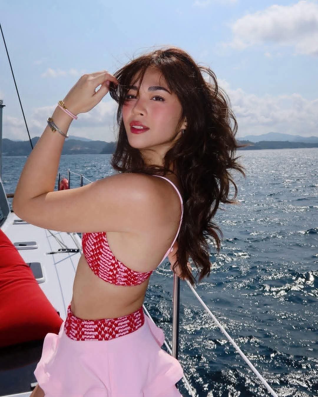 JANELLA Salvador