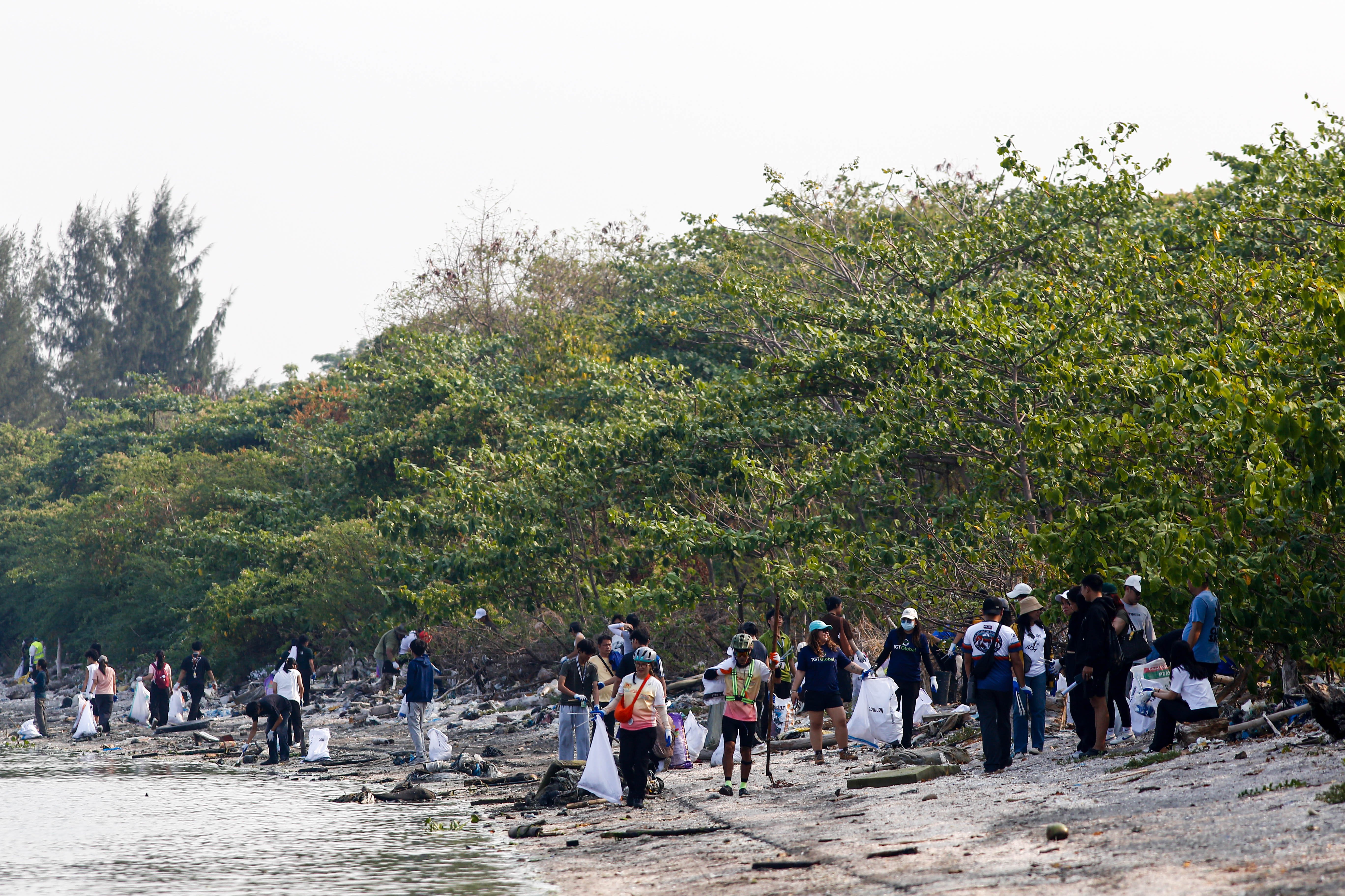 Pre-Earth Day coastal clean-up 