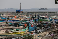 Scenes in Navotas as unhealthy air quality persists