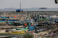 Scenes in Navotas as unhealthy air quality persists