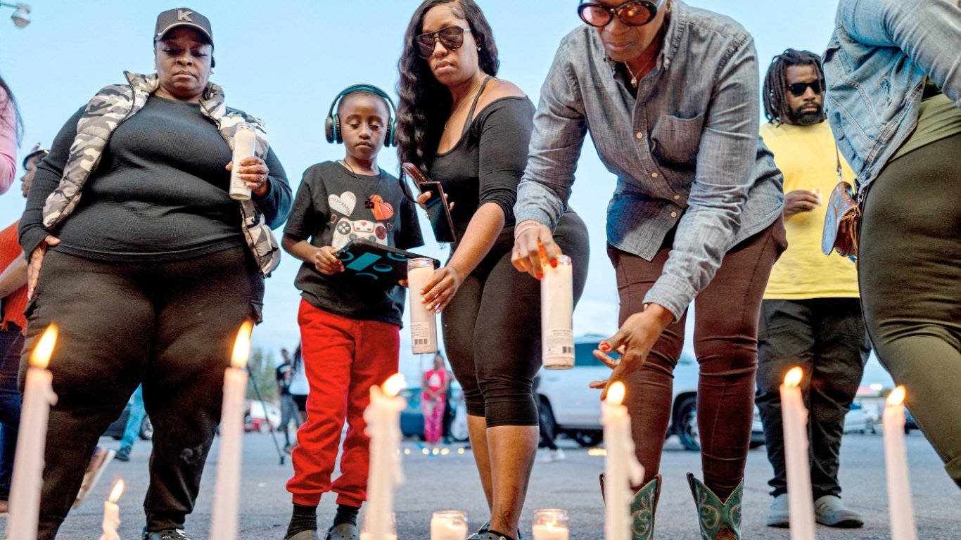 Father shoots dead 8 children, 7 his own