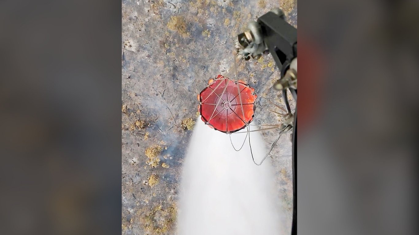 Air Force mobilizes Black Hawk to battle forest fire
