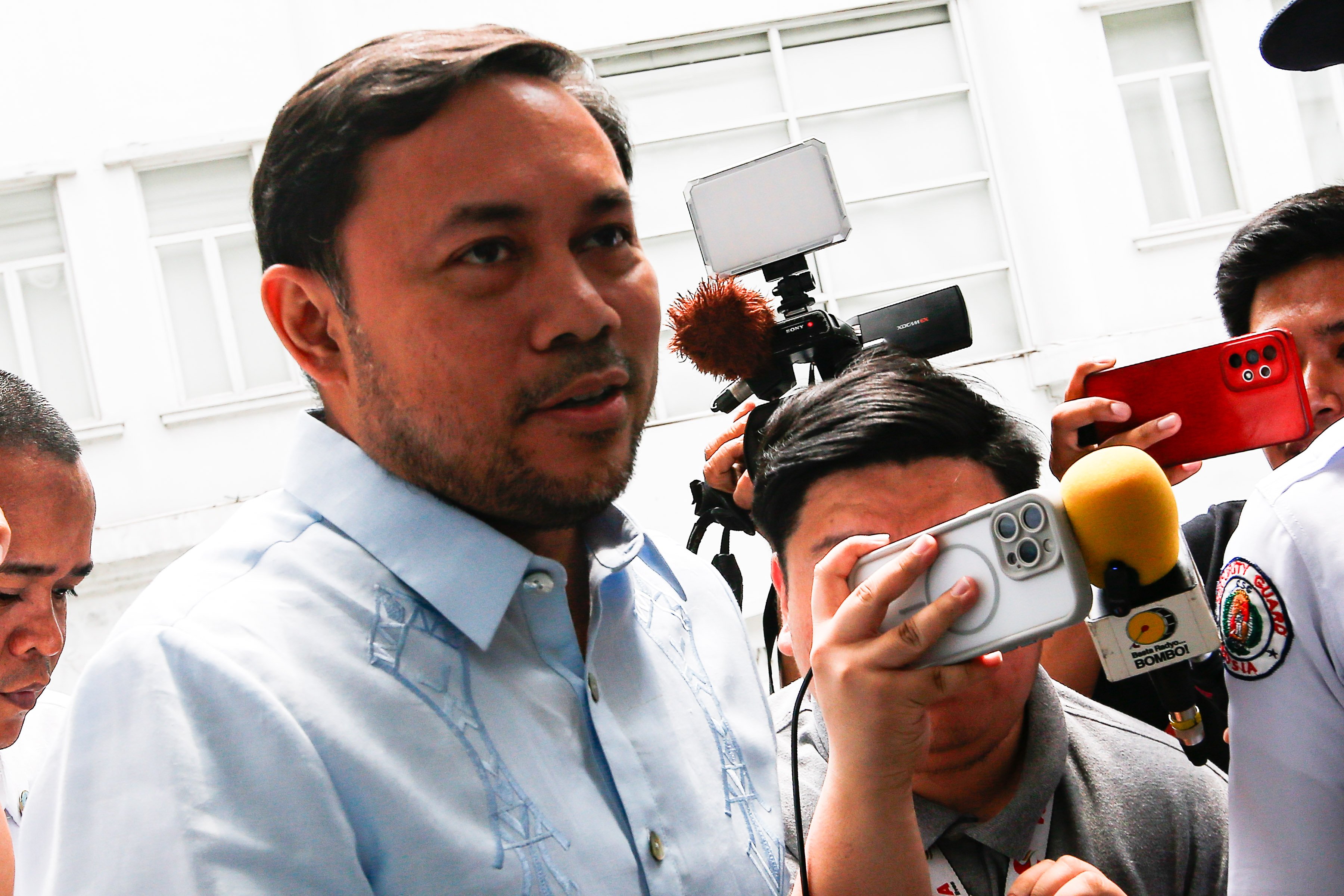 Mark Villar switches side