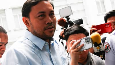 Mark Villar switches side