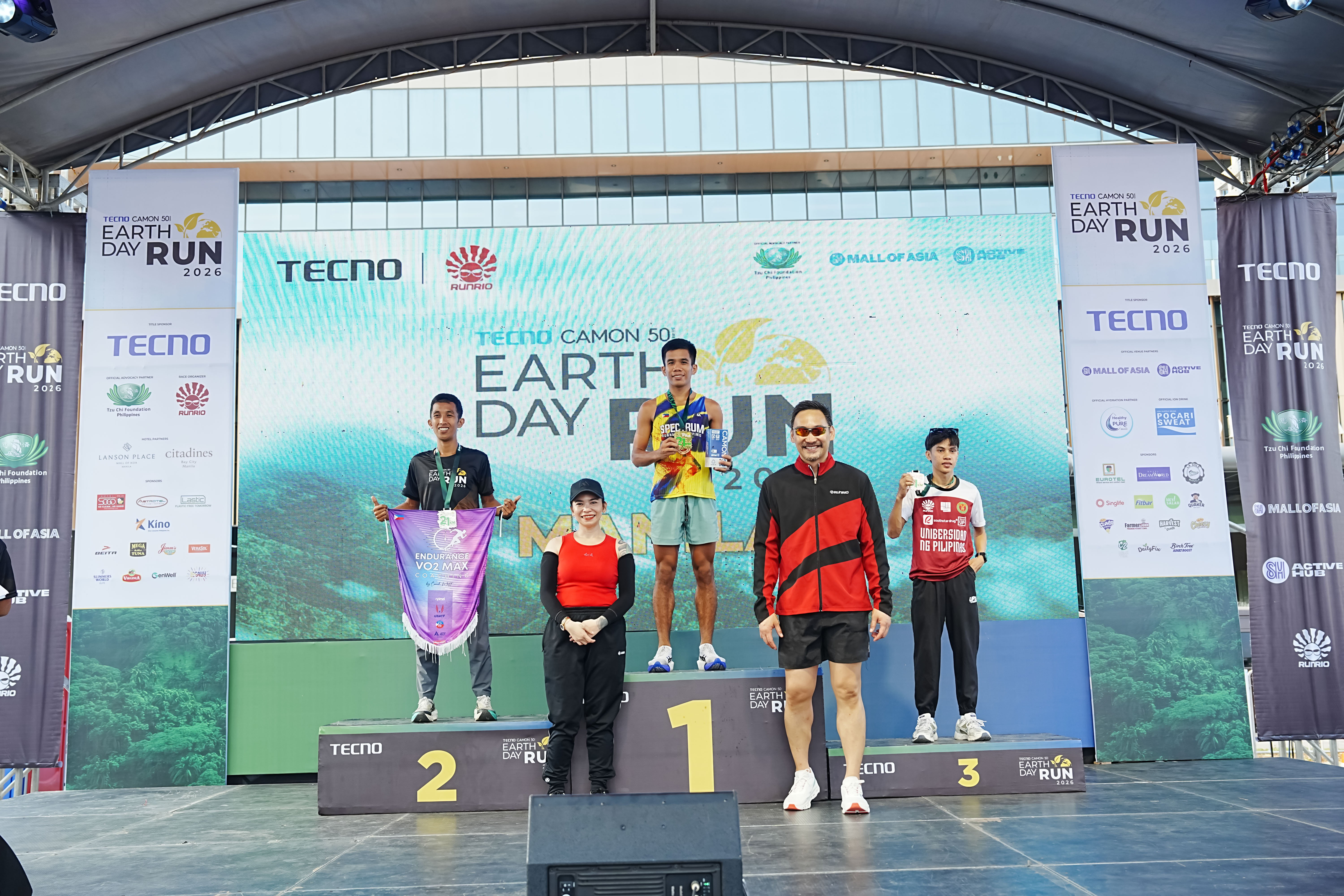 Estampador edges Cruz in Manila leg