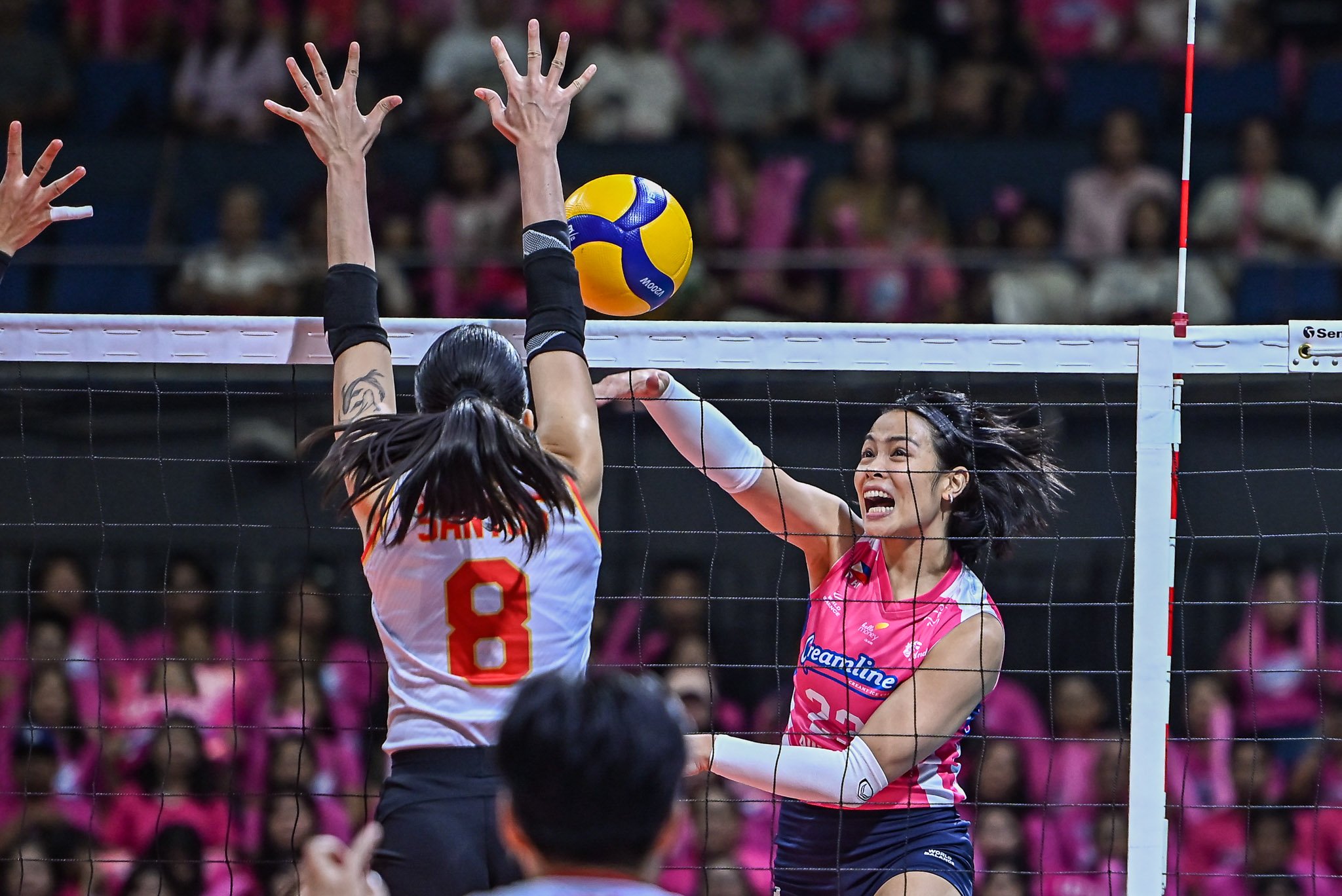 Creamline sweeps Cignal, draws first blood in title series