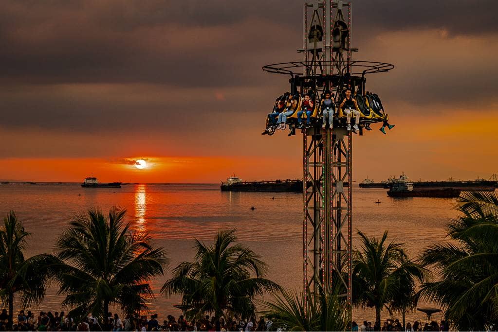 At SM By the Bay Amusement Park, thrilling rides, bright lights, and shared laughter create summer moments worth celebrating with family and friends by the bay.