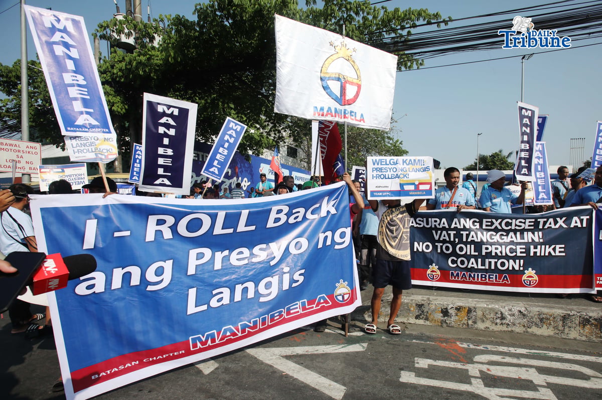 (April 21 2026) Various militant group stage a protest at Philcoa along Commonwealth Avenue in, Quezon City, during a transport strike protest on Tuesday, April 22, 2026, calling attention to the impact of rising fuel prices. Photo/Analy Labor