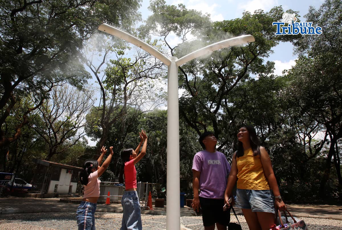 (April 22 2026) Families enjoy the newly installed outdoor misting system at the Quezon Memorial Circle in Quezon City on Wednesday, April 22, 2026. The misting areas, located within the park, offer instant cooling for visitors, joggers, and diners as part of city efforts to improve park comfort, to provide relief from intense summer heat. Photo/Analy Labor