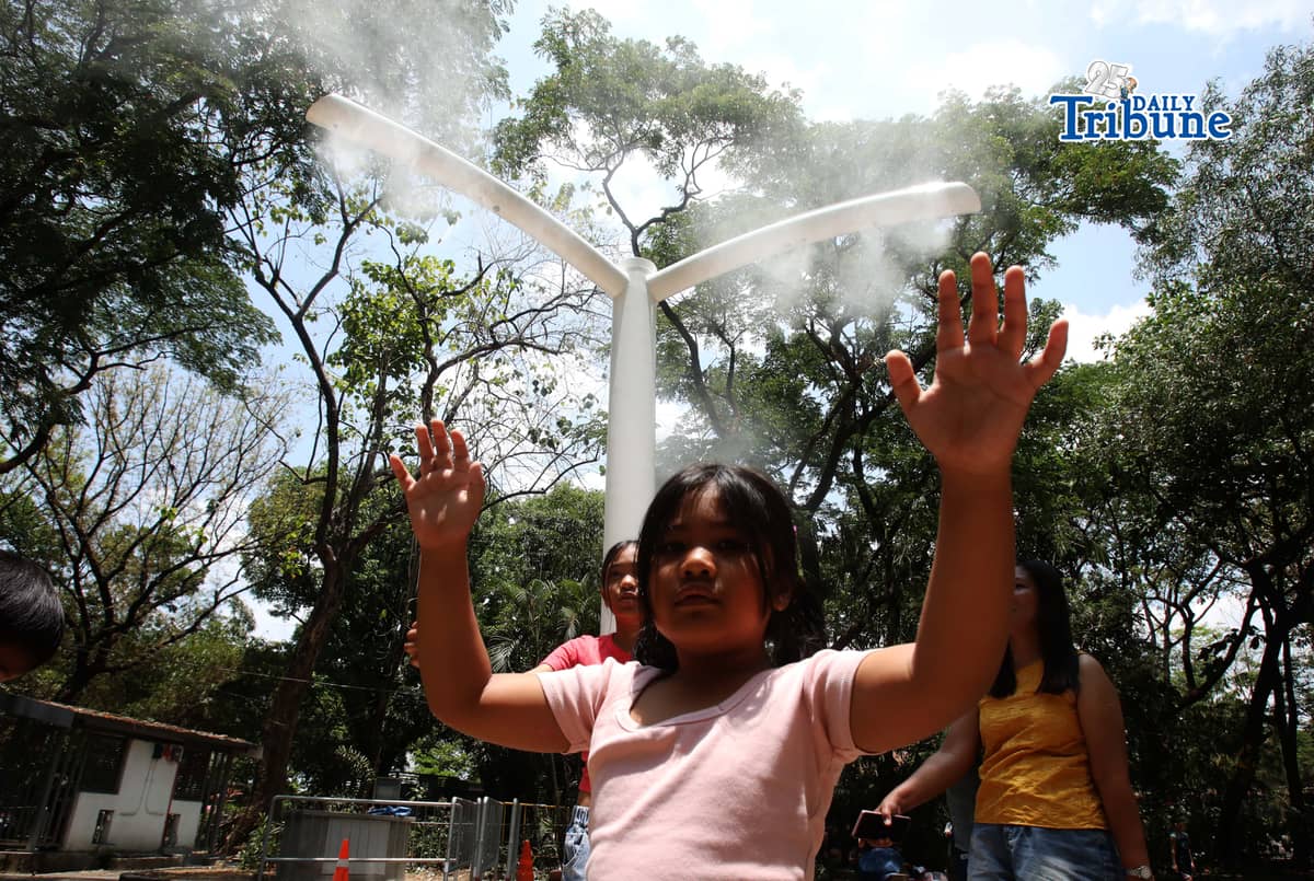 (April 22 2026) Families enjoy the newly installed outdoor misting system at the Quezon Memorial Circle in Quezon City on Wednesday, April 22, 2026. The misting areas, located within the park, offer instant cooling for visitors, joggers, and diners as part of city efforts to improve park comfort, to provide relief from intense summer heat. Photo/Analy Labor