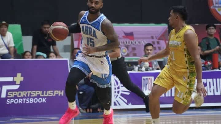 Caloocan wrests solo lead; Abra, Quezon win
