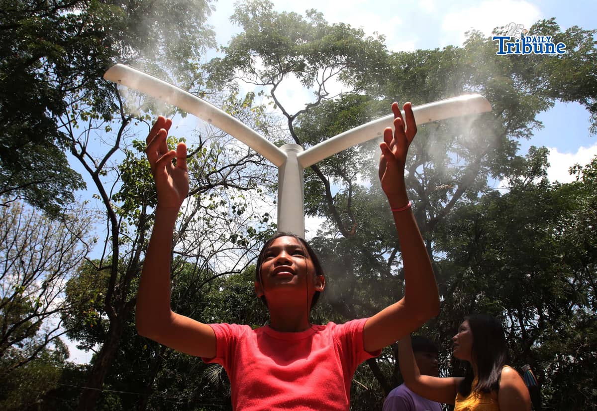 (April 22 2026) Families enjoy the newly installed outdoor misting system at the Quezon Memorial Circle in Quezon City on Wednesday, April 22, 2026. The misting areas, located within the park, offer instant cooling for visitors, joggers, and diners as part of city efforts to improve park comfort, to provide relief from intense summer heat. Photo/Analy Labor