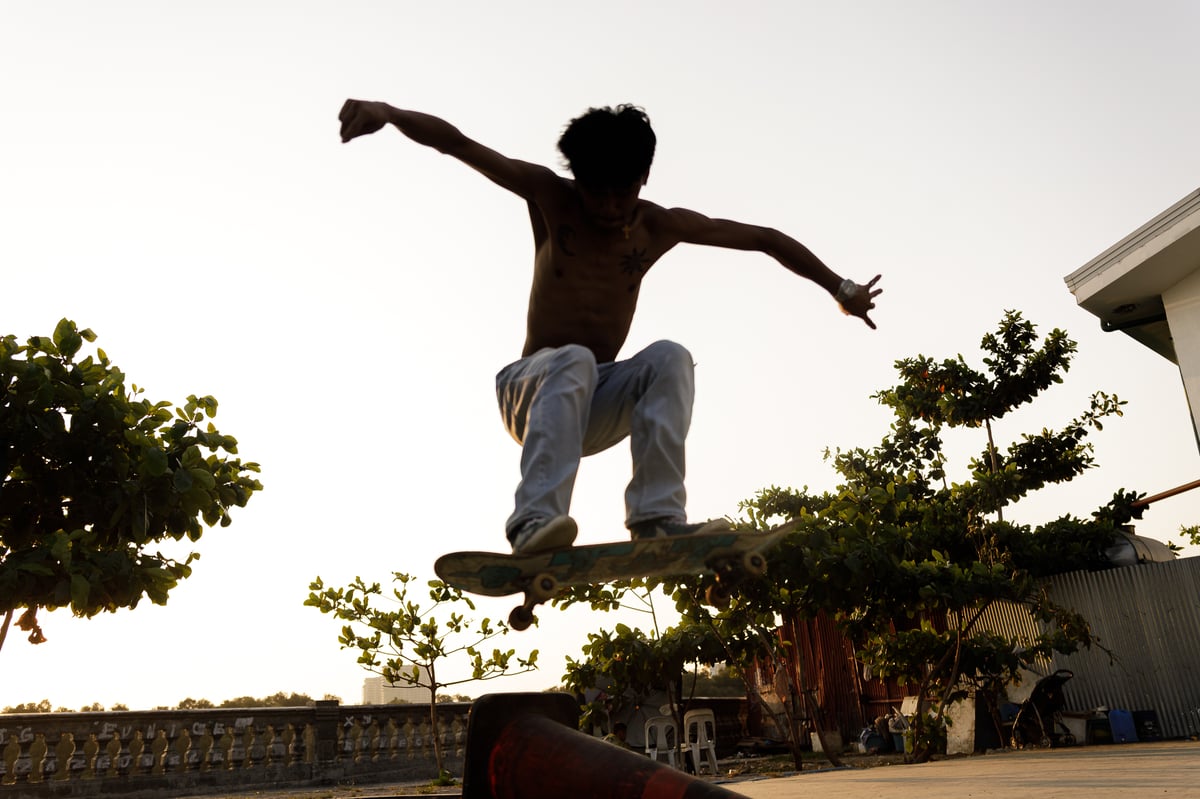 Teen skaters perfrom tricks at Parañaque Skate Park