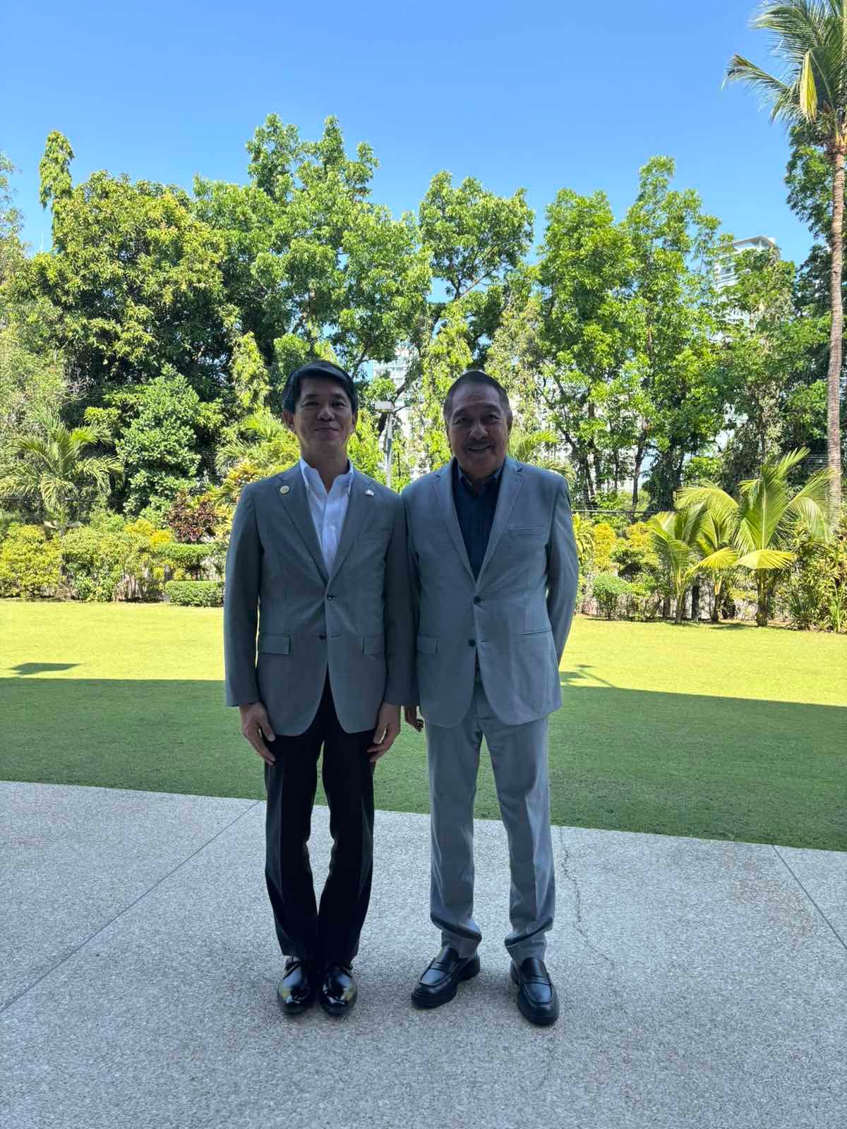 JAPANESE Ambassador Endo Kazuya (left) and DAILY TRIBUNE president Willie Fernandez.