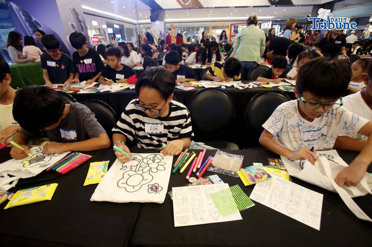 (April 23 2026) Chef Miguel Cabel Moreno read the story of the book titled “Si Migoy ang Batang Tausug” to the children at SM North Annex on Thursday April 23 2026, the Children also enjoy Coloring the tote bag and bookmark, as they marked World Book Day by bringing communities together to celebrate the joy and impact of reading, The initiative aims to inspire a new generation of readers, highlighting how stories connect people, shape minds, and empower communities through learning and imagination. Photo/Analy Labor