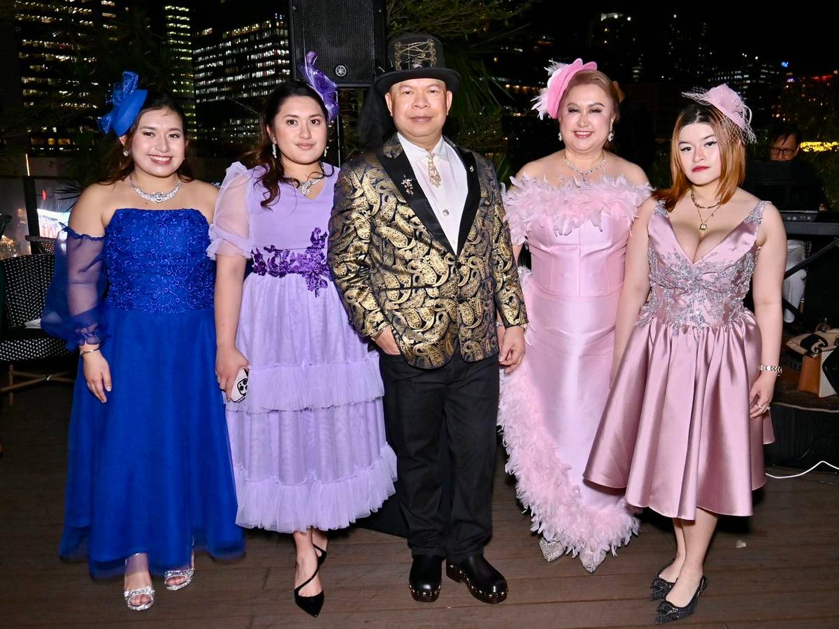 THE ‘King of the Universe’ Bernie Caramba (middle) and ‘Mrs. Universe Vivian’ Caramba (fourth from left) with their children, Micah, Ricah and Licah.