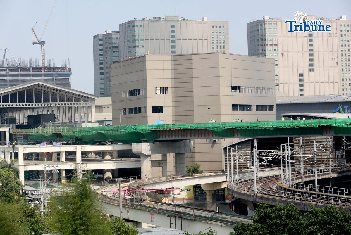 (April 23 2026) Construction workers seen busy at the Metro Rail Transit (MRT7) on Thursday April 23 2026. The Light Rail Manila Corp. (LRMC) is set to take over the completion of the Unified Grand Central Station commonly known as the "Common Station") in North Edsa, Quezon City, the Department of Transportation's (DOTr) terminate the previous contractor, the BF Corp. and Foresight Development and Surveying Co., due to excessive delays. Photo/Analy Labor