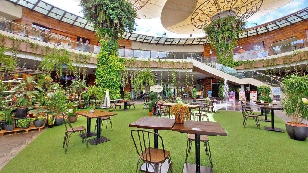 RESTAURANTS at Evia provide open-air dining options, perfect for relaxed meals with family and friends.