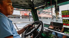 Jeepney drivers urge fare hikes, steeper fuel cuts