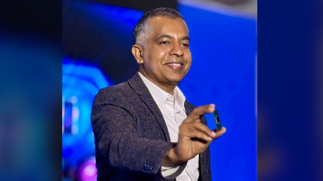 Intel pushes new chip era