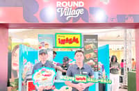 PARTICIPANTS enjoy Mang Inasal Round Festival booths.