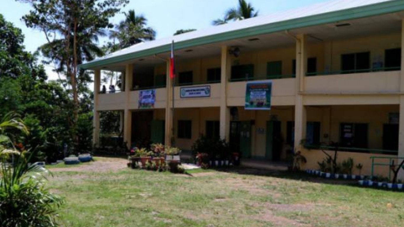 660 school sites get land titles