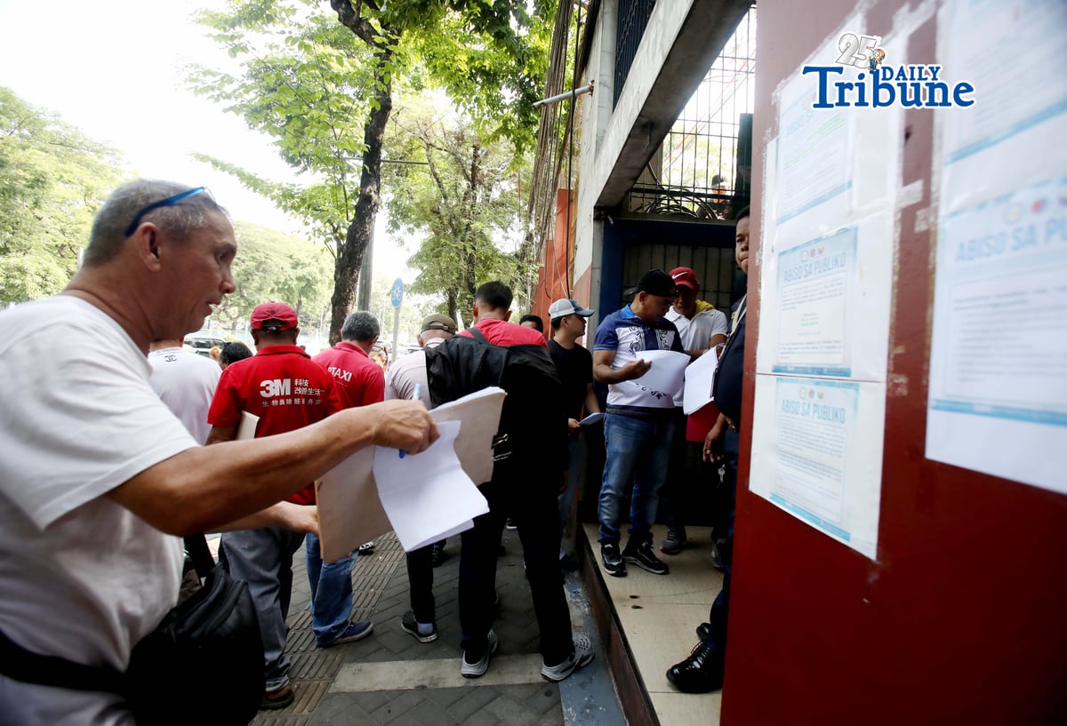 (April 24 2026) Taxi drivers queue at the Land Transportation Franchising and Regulatory Board (LTFRB) Office in Quezon City on Friday, April 24 2026, to claim their P5000 cash fuel subsidy amid rising fuel. Photo/Analy Labor