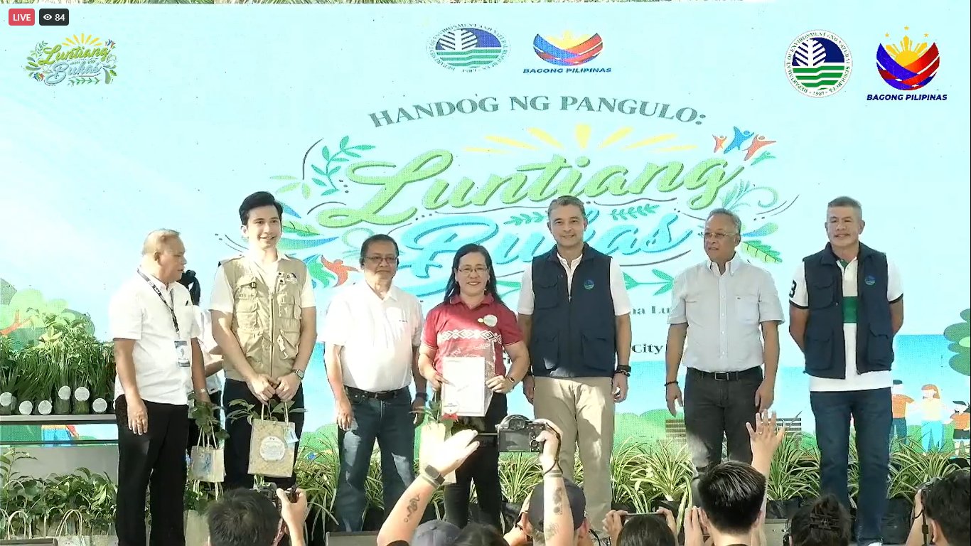 Gov’t awards 820 land titles in Western Visayas