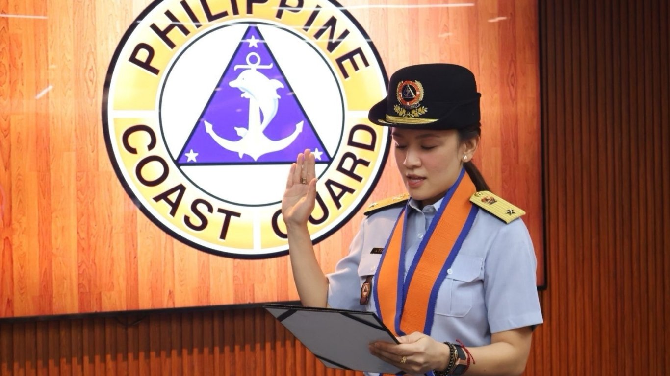 Atienza sworn in as PCG Auxiliary Commodore