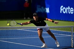 Alcantara clobbers Bona, makes semis