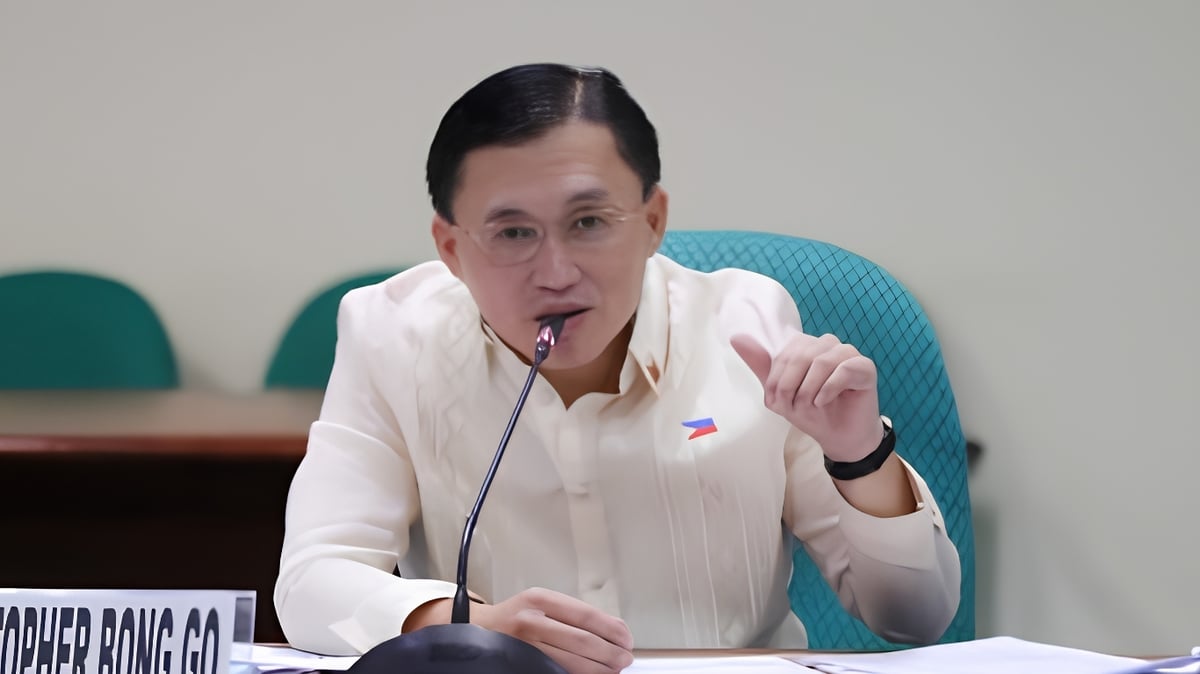 Go cites sports laws, bills at golf event