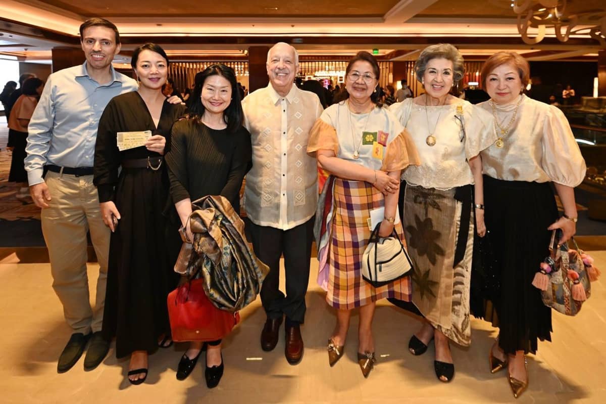 COUNSELOR of Embassy of Brazil in the Philippines Gerson Cruz Gimenes, Hope Zhang, Yoko Matsuda, Brazilian Ambassador to the Philippines Gilberto Fonseca Guimarães de Moura, Flery Gimenez, Maritess Pineda and Susan Lim.