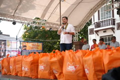 Villar heads Welfare Assistance Program for Drivers