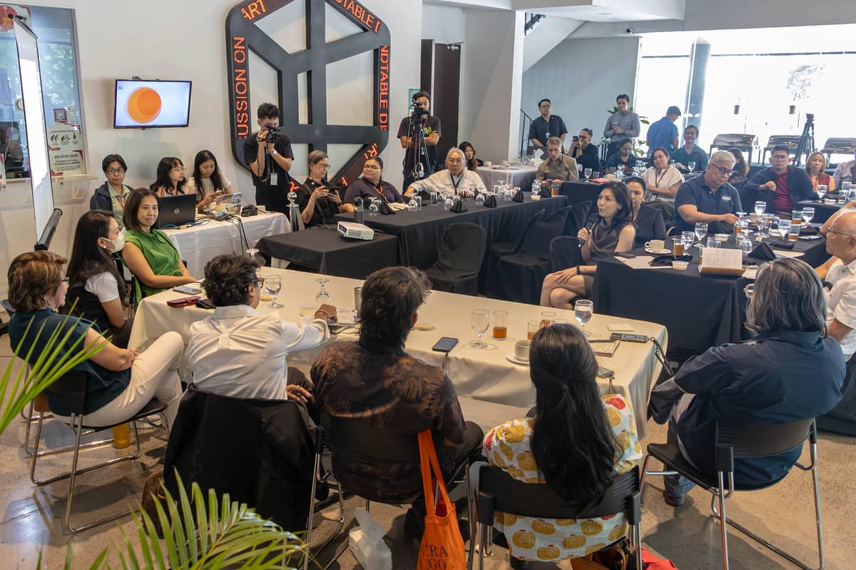 CCP officials, visual arts experts and members of the media during the discussion.