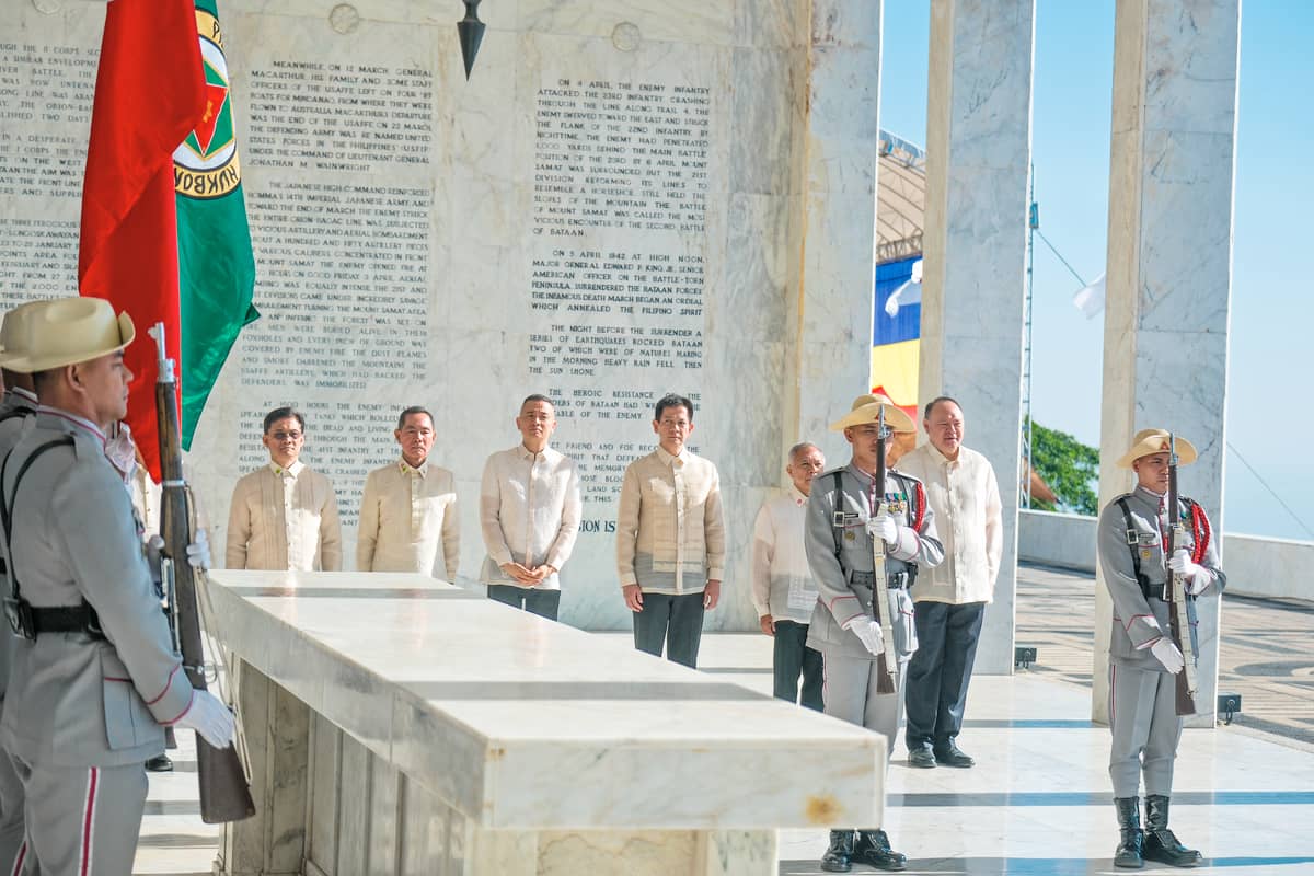 OFFICIALS gather on the monument’s left side with Secretary Gilbert Teodoro.