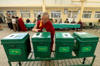 Exiled Tibetans elect government, vote condemned